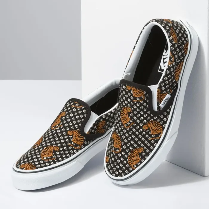 Classics Shoes MenWomen Vans Tiger Floral Classic SlipOn BlackTrue White Classics Shoes MenWomen Vans Tiger Floral Classic SlipOn BlackTrue White