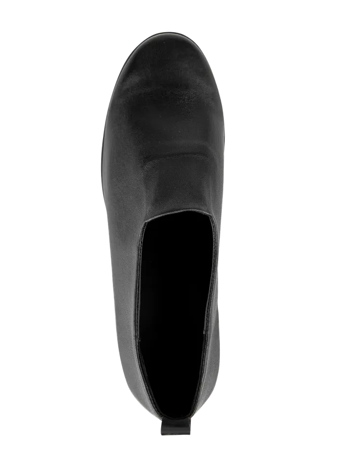 Delamo slip on Delamo slip on