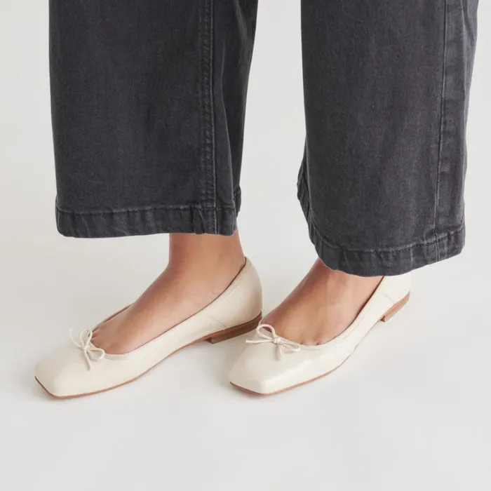 Flats and Loafers Women Dolce Vita Anisa Ballet Flats Creme Crinkle Patent