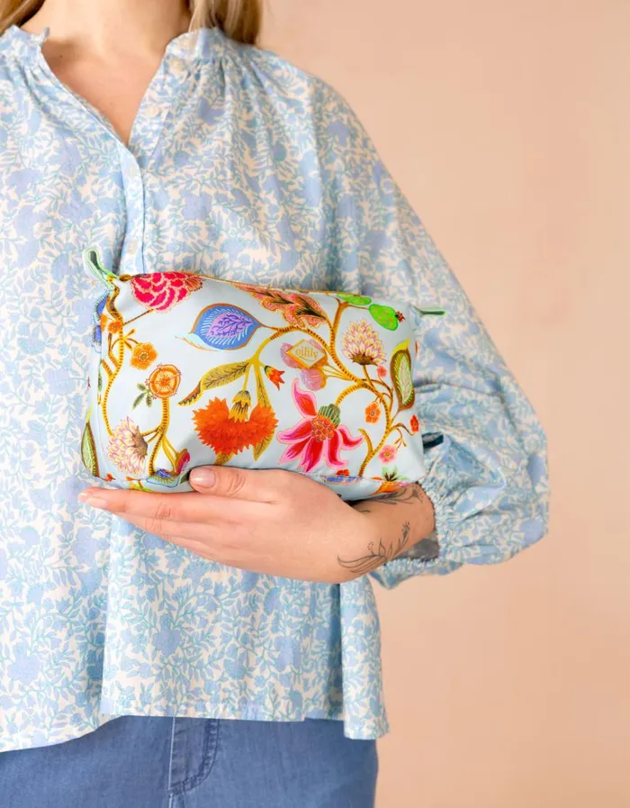 Oilily Toiletry Bags Women Camila Cosmetic Bag Sassy Sitssurf Spray Oilily Toiletry Bags Women Camila Cosmetic Bag Sassy Sitssurf Spray