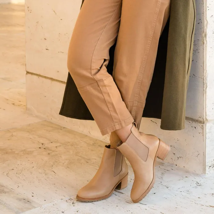 Women Ana GoTo Heeled Chelsea Boot Almond Nisolo Boots