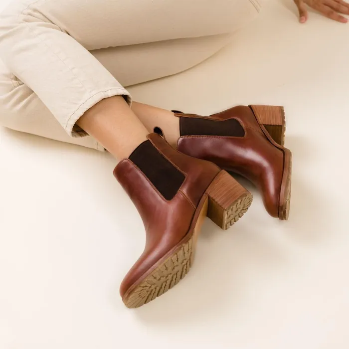 Women Ana GoTo Heeled Chelsea Boot Auburn Nisolo Boots