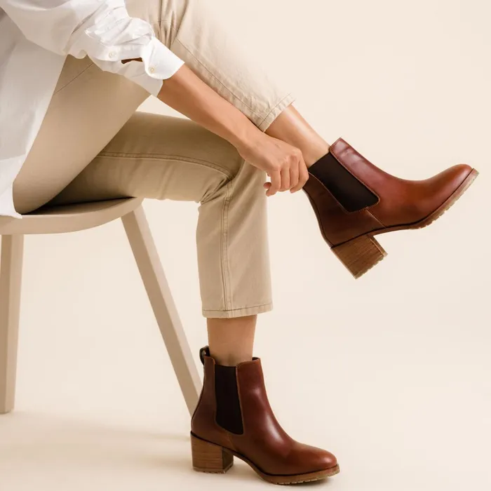 Women Ana GoTo Heeled Chelsea Boot Auburn Nisolo Boots