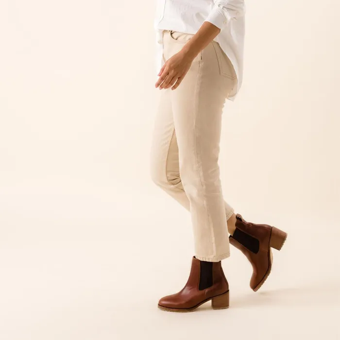 Women Ana GoTo Heeled Chelsea Boot Auburn Nisolo Boots