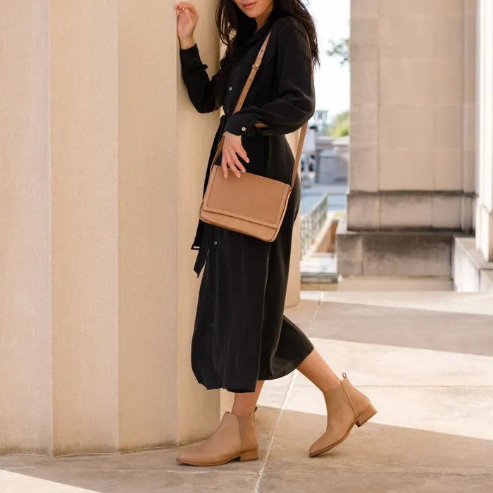 Women Eva Everyday Chelsea Boot Almond Nisolo Boots