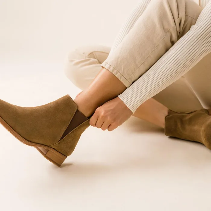 Women Eva Everyday Chelsea Boot Taupe Suede Nisolo Boots